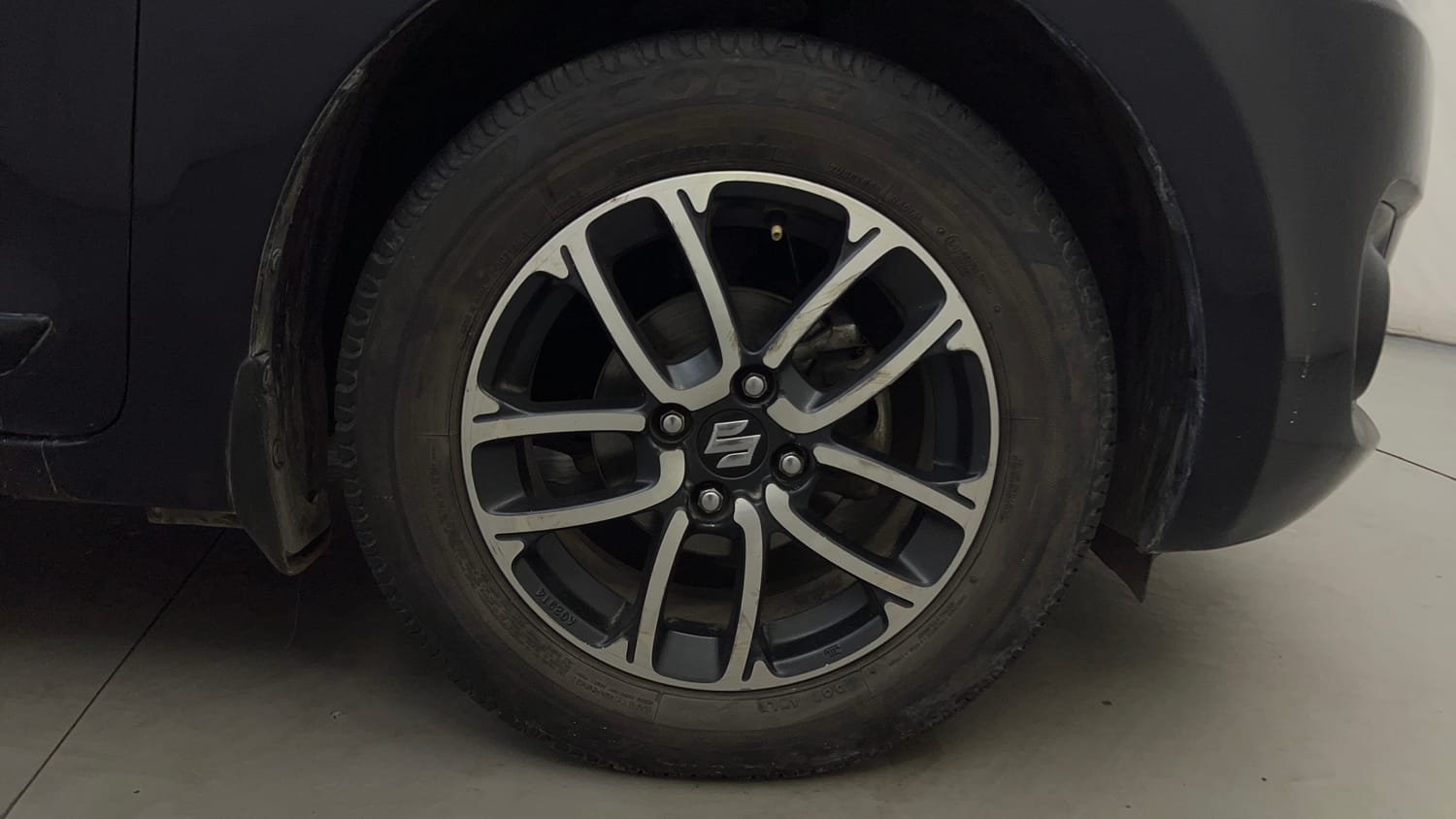 Used 2018 Maruti Suzuki Swift ZXi AMT Petrol Automatic tyres RIGHT FRONT TYRE RIM VIEW