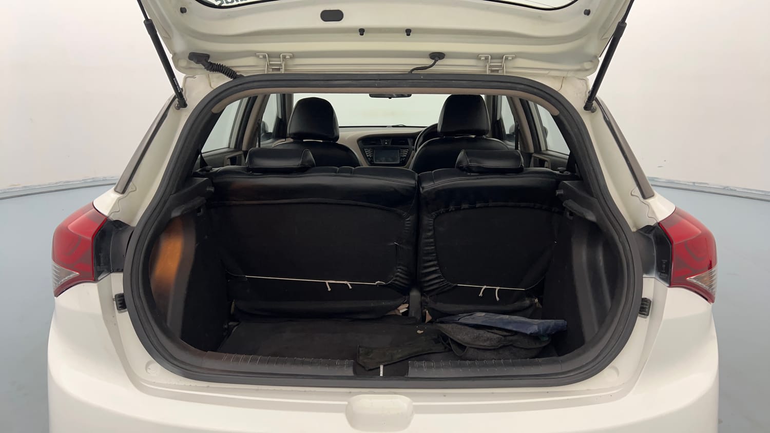 Used 2016 Hyundai Elite i20 Asta 1.2 Petrol Manual interior DICKY INSIDE VIEW