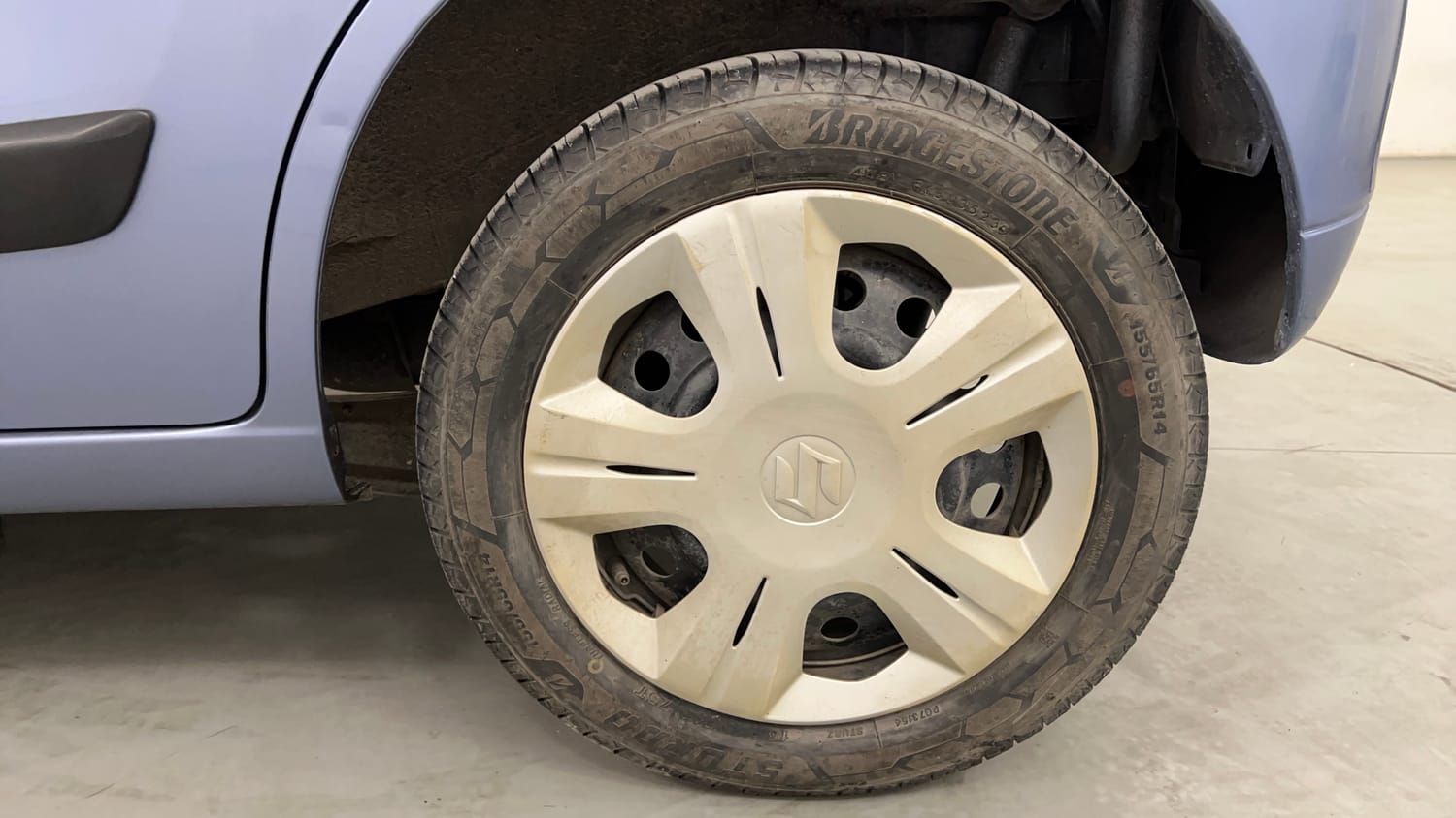 Used 2016 Maruti Suzuki Wagon R 1.0 VXI AMT Petrol Automatic tyres LEFT REAR TYRE RIM VIEW