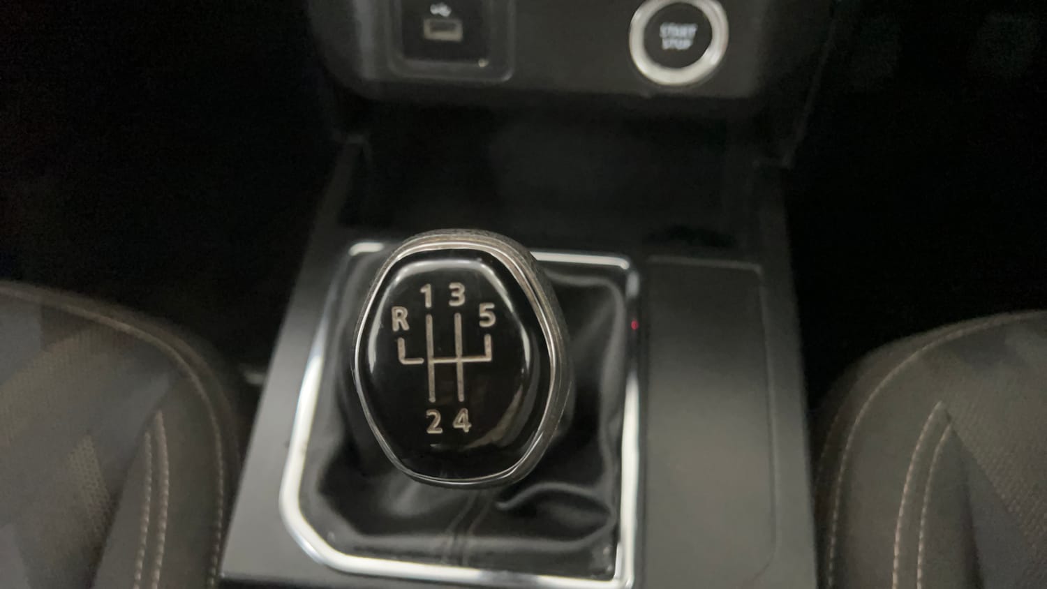 Used 2022 Renault Kiger RXT (O) MT Dual Tone Petrol Manual interior GEAR  KNOB VIEW