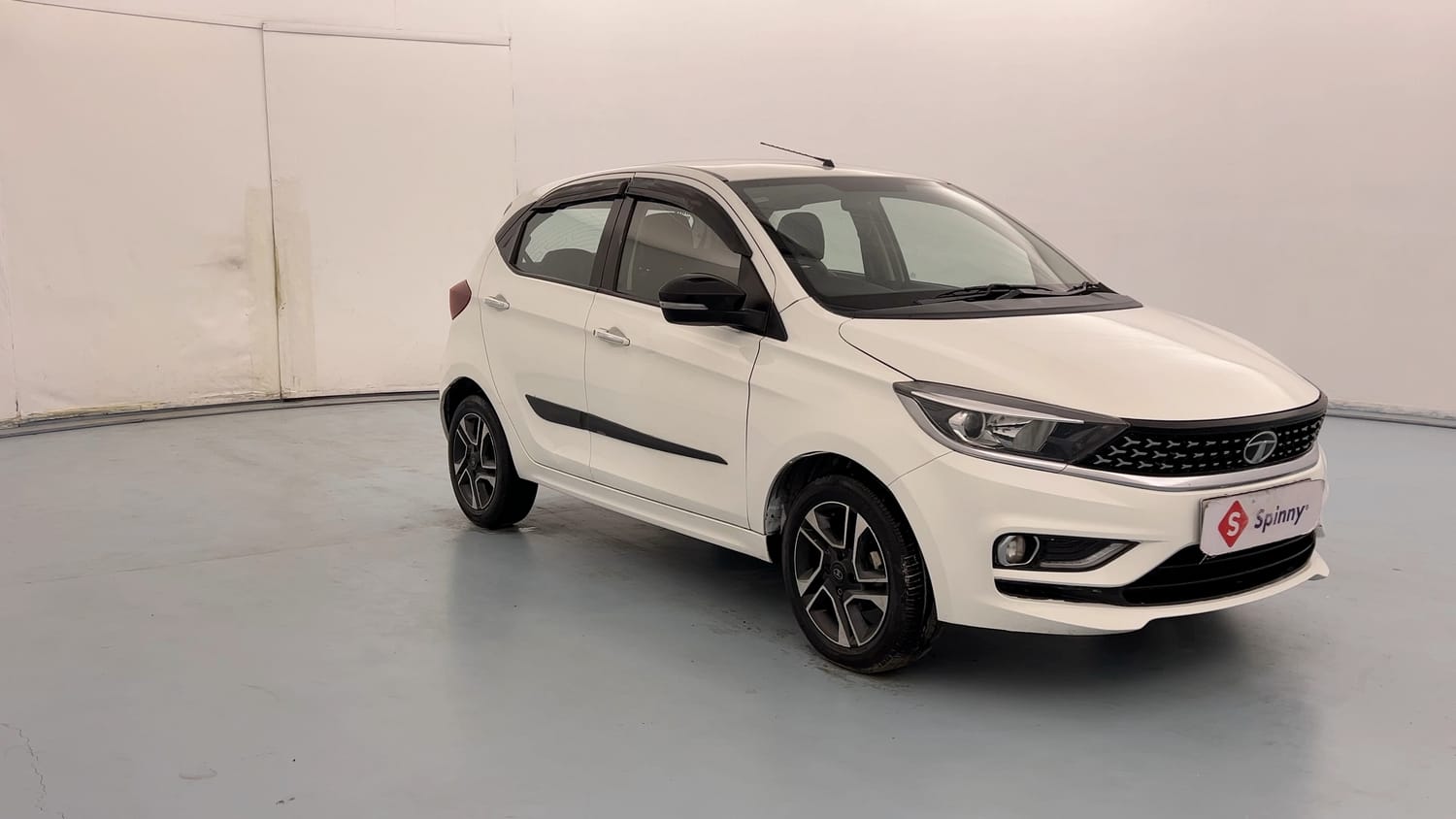 Used 2022 Tata Tiago XZ Plus Petrol Manual exterior RIGHT FRONT CORNER VIEW