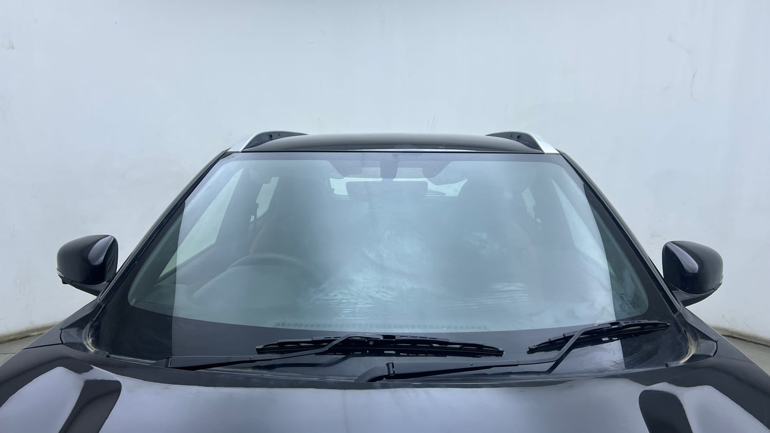 Used 2025 Nissan Magnite Tekna Plus HRAO 1.0 Turbo Petrol MT Petrol Manual exterior FRONT WINDSHIELD VIEW