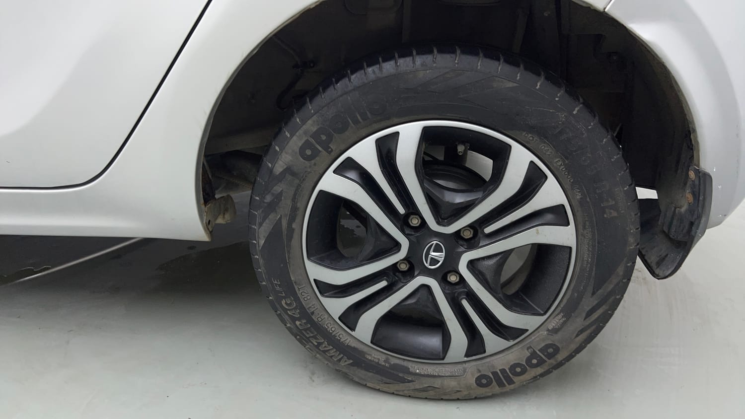 Used 2019 Tata Tiago Revotron XZ Petrol Manual tyres LEFT REAR TYRE RIM VIEW