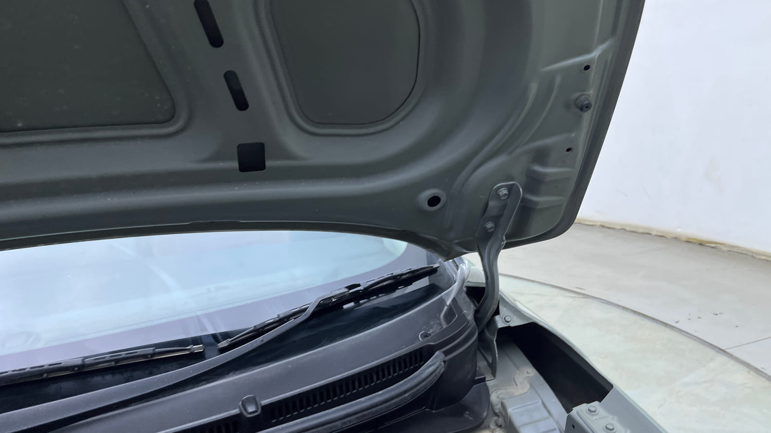 Used 2023 Hyundai Exter SX (O) Connect 1.2 AMT Dual Tone Petrol Automatic engine ENGINE LEFT SIDE HINGE & APRON VIEW