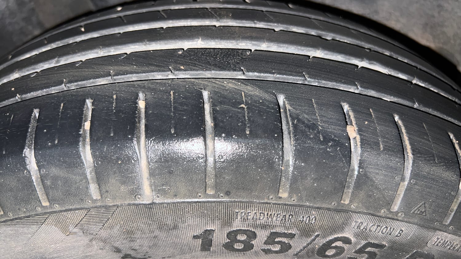 Used 2018 Maruti Suzuki Swift ZXi AMT Petrol Automatic tyres RIGHT REAR TYRE TREAD VIEW
