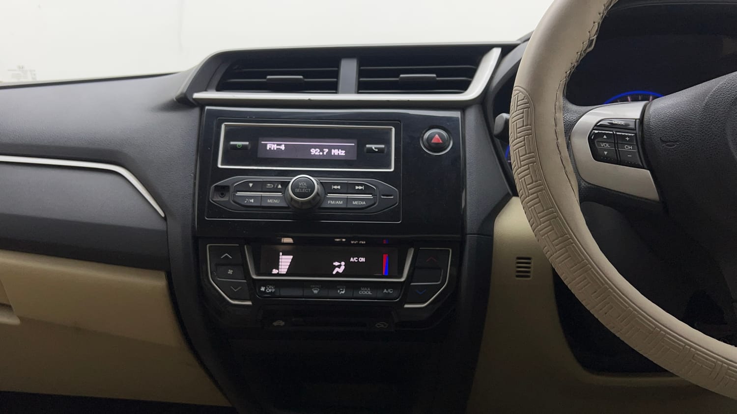 Used 2016 Honda Amaze 1.2 S i-VTEC Petrol Manual interior MUSIC SYSTEM & AC CONTROL VIEW