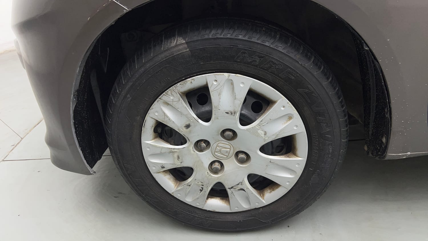 Used 2014 Honda Amaze 1.2 S i-VTEC Petrol Manual tyres LEFT FRONT TYRE RIM VIEW