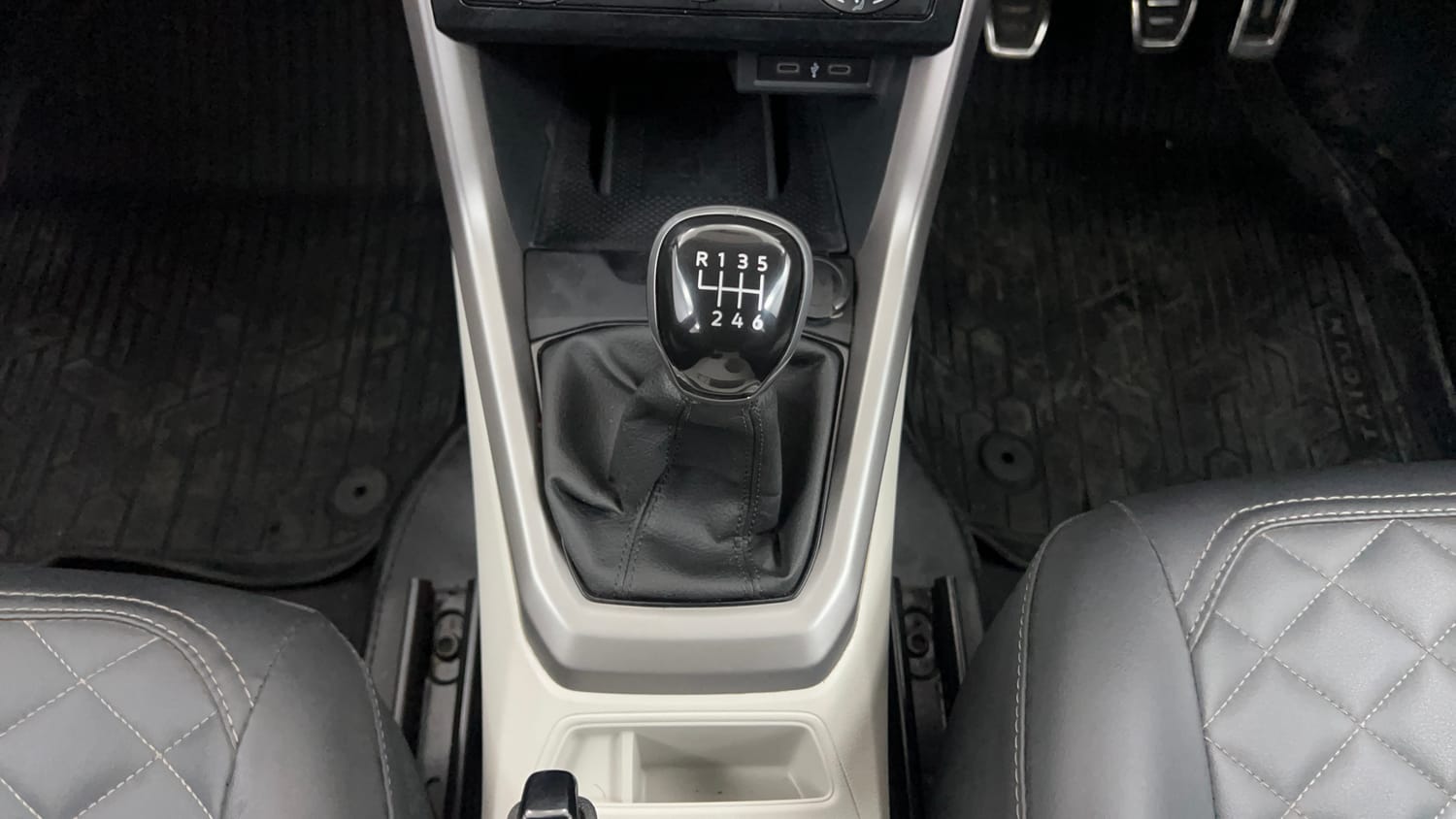 Used 2025 Volkswagen Taigun Highline 1.0 TSI MT Petrol Manual interior GEAR  KNOB VIEW
