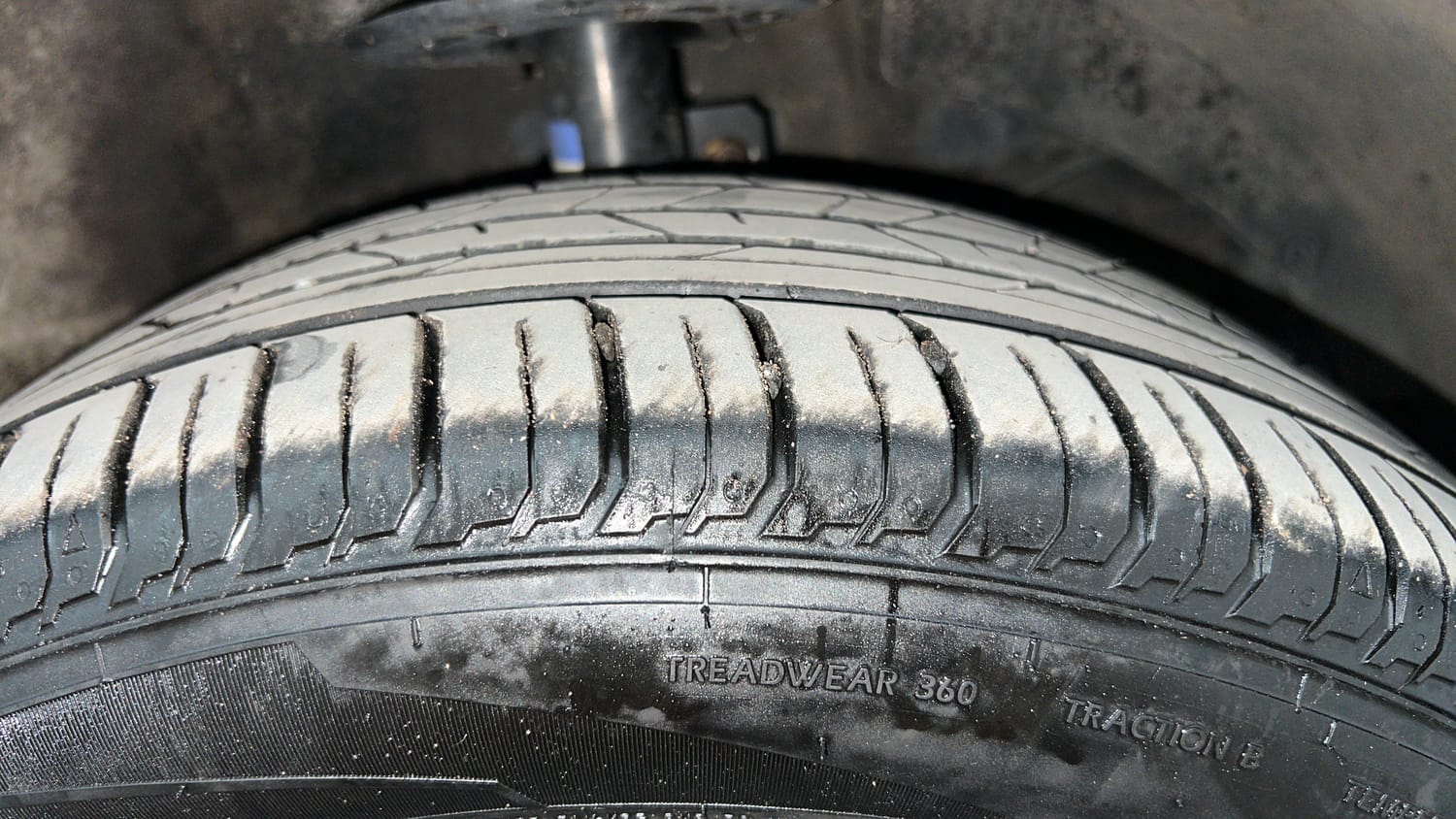 Used 2016 Maruti Suzuki Baleno Zeta 1.2 Petrol Manual tyres RIGHT FRONT TYRE TREAD VIEW