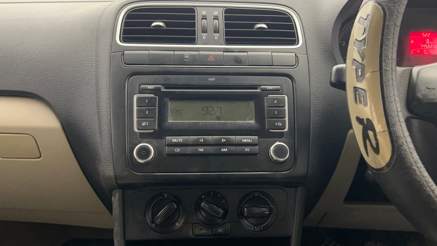 Used 2012 Volkswagen Polo Comfortline 1.2L (P) Petrol Manual interior MUSIC SYSTEM & AC CONTROL VIEW