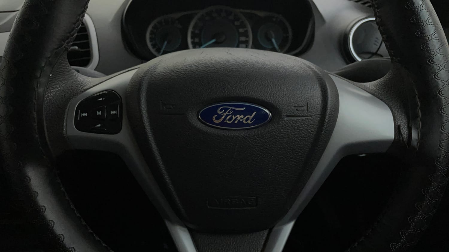 Used 2016 Ford Figo Trend 1.2 Ti-VCT Petrol Manual top_features Steering mounted controls