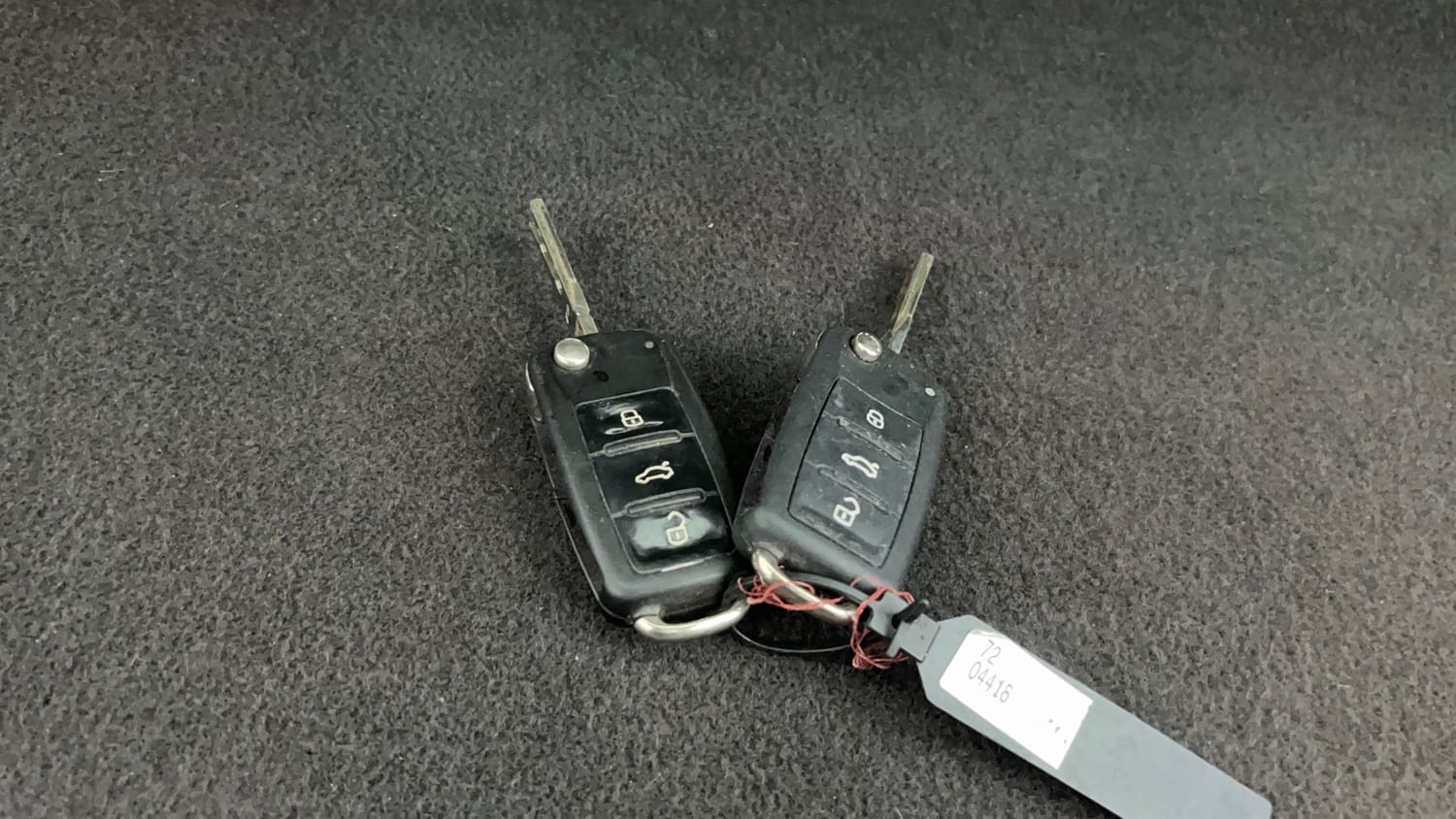 Used 2012 Volkswagen Polo Comfortline 1.2L (P) Petrol Manual extra CAR KEY VIEW
