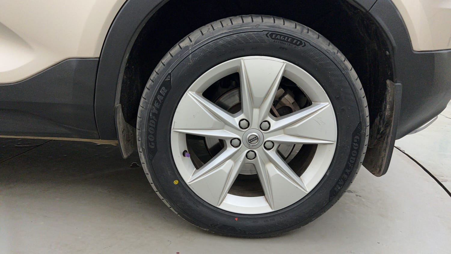 Used 2023 Volvo XC40 B4 Ultimate Petrol Automatic tyres LEFT REAR TYRE RIM VIEW