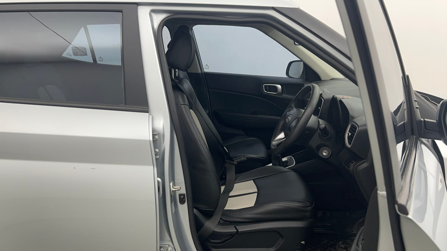 Used 2022 Hyundai Venue S 1.2 Petrol Petrol Manual interior RIGHT SIDE FRONT DOOR CABIN VIEW