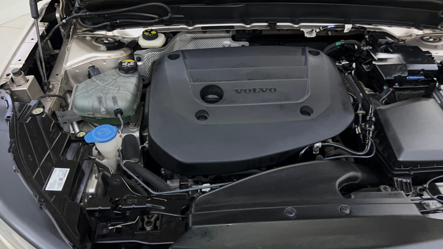 Used 2023 Volvo XC40 B4 Ultimate Petrol Automatic engine ENGINE RIGHT SIDE VIEW