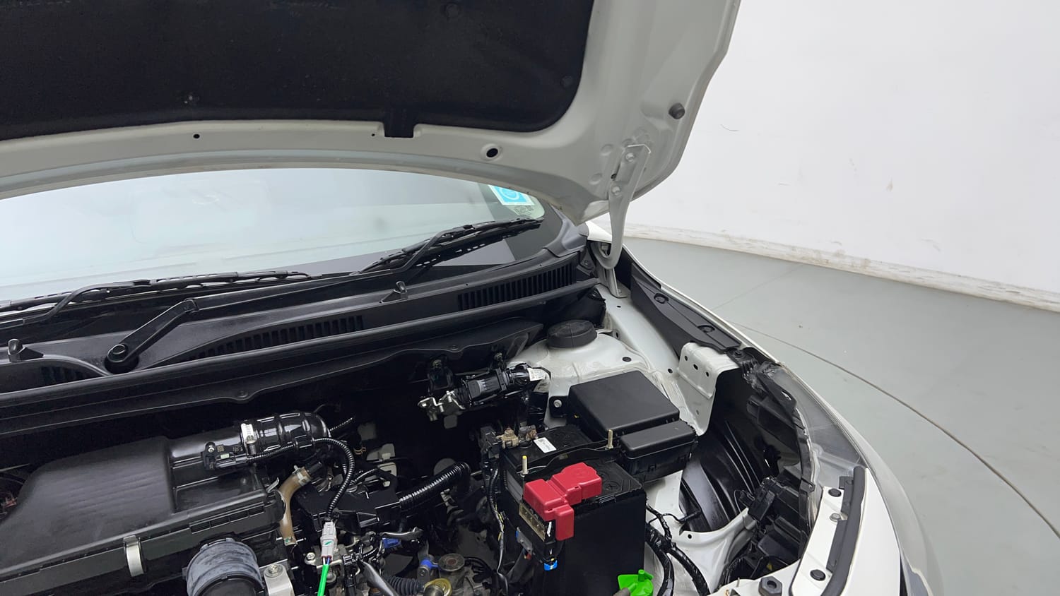 Used 2024 Maruti Suzuki Baleno Sigma MT Petrol Manual engine ENGINE LEFT SIDE HINGE & APRON VIEW