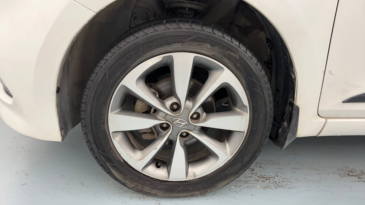 Used 2016 Hyundai Elite i20 Asta 1.2 Petrol Manual tyres LEFT FRONT TYRE RIM VIEW