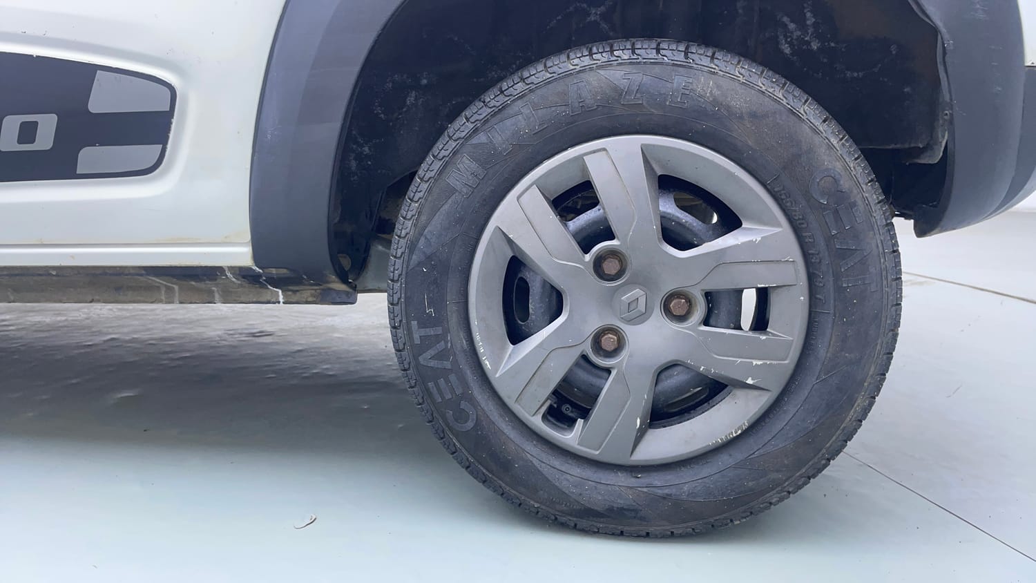 Used 2018 Renault Kwid 1.0 RXT AMT Opt Petrol Automatic tyres LEFT REAR TYRE RIM VIEW