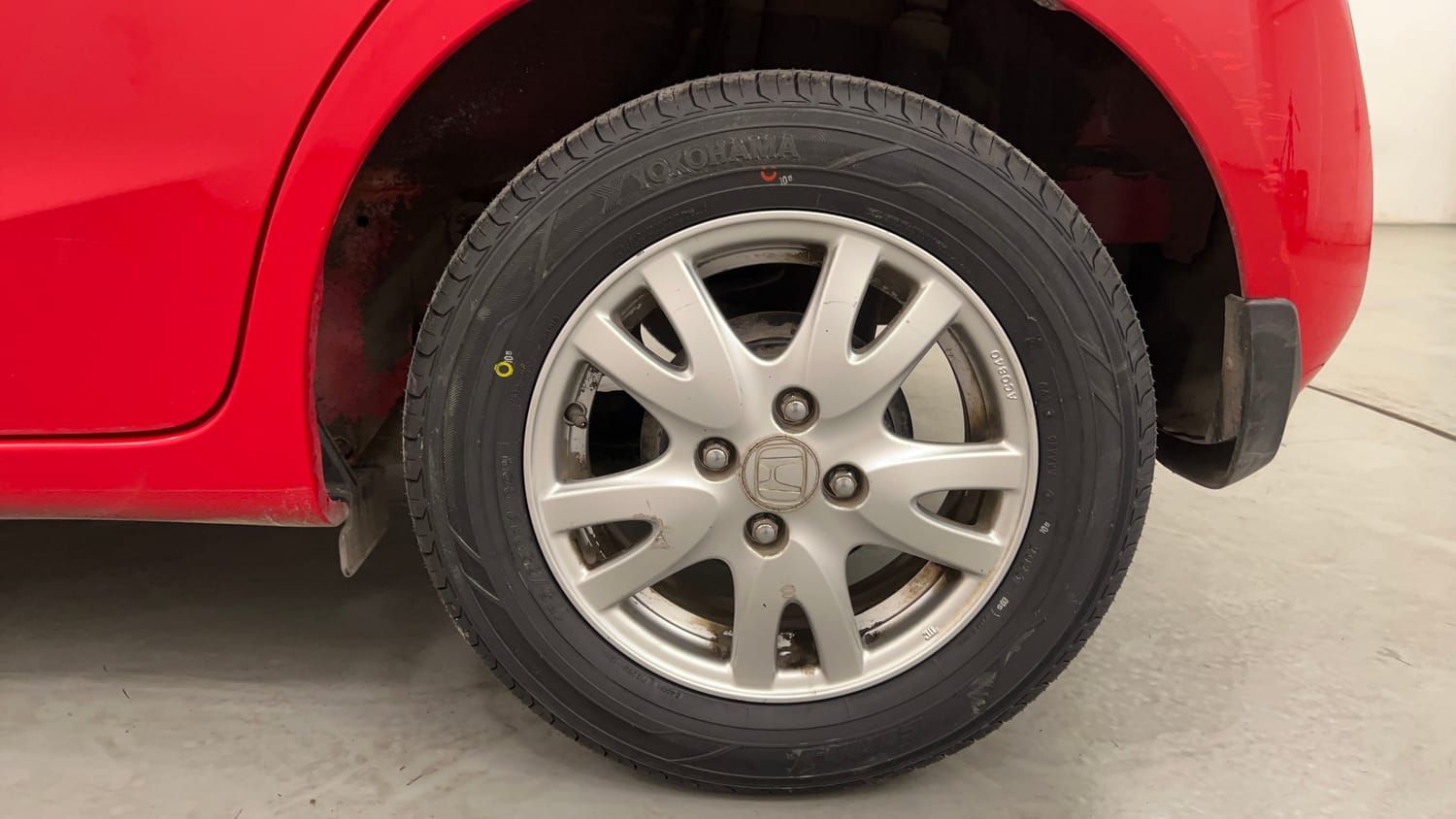 Used 2017 Honda Brio VX AT Petrol Automatic tyres LEFT REAR TYRE RIM VIEW
