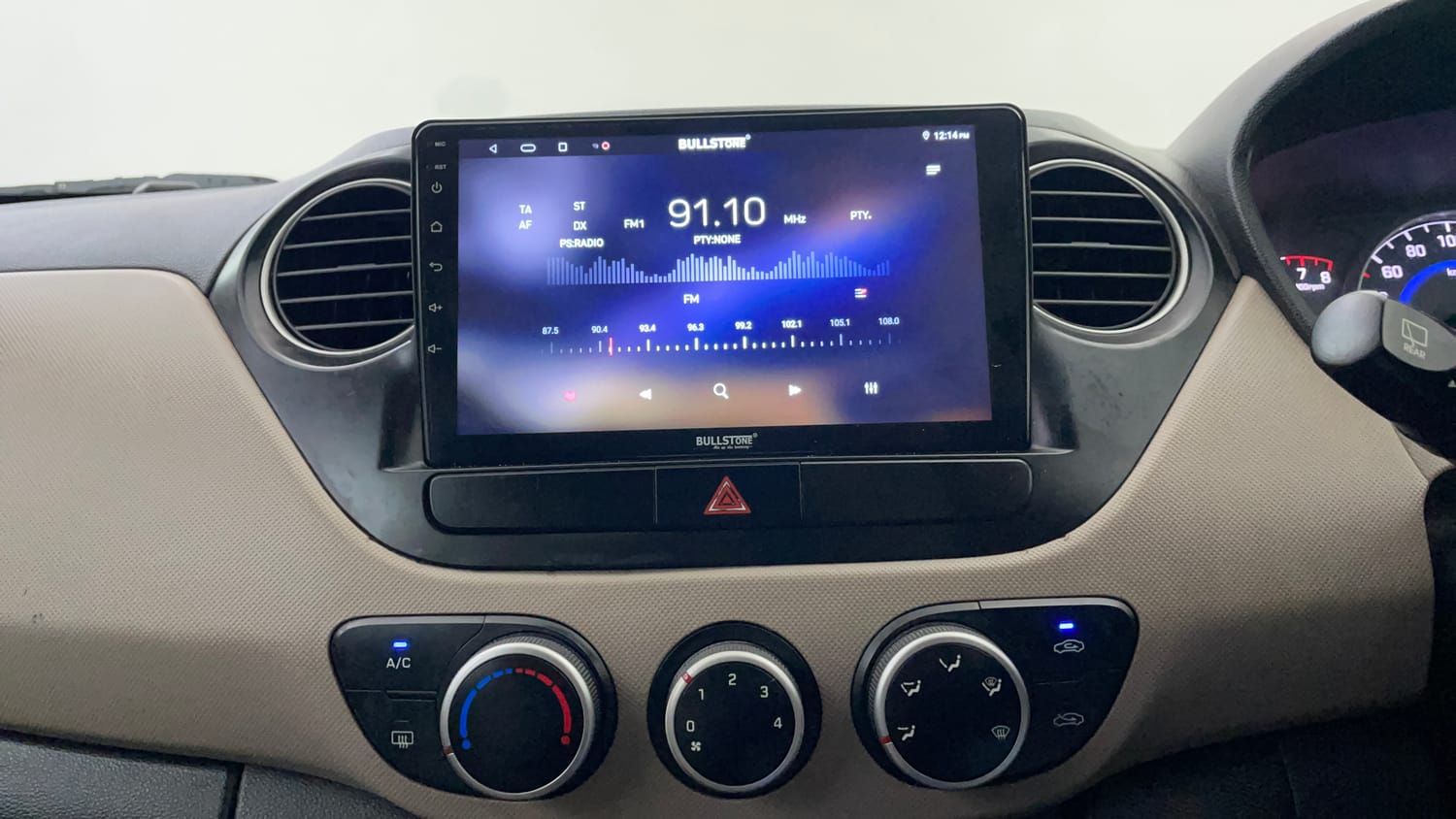 Used 2014 Hyundai Grand i10 Asta AT 1.2 Kappa VTVT Petrol Automatic interior MUSIC SYSTEM & AC CONTROL VIEW