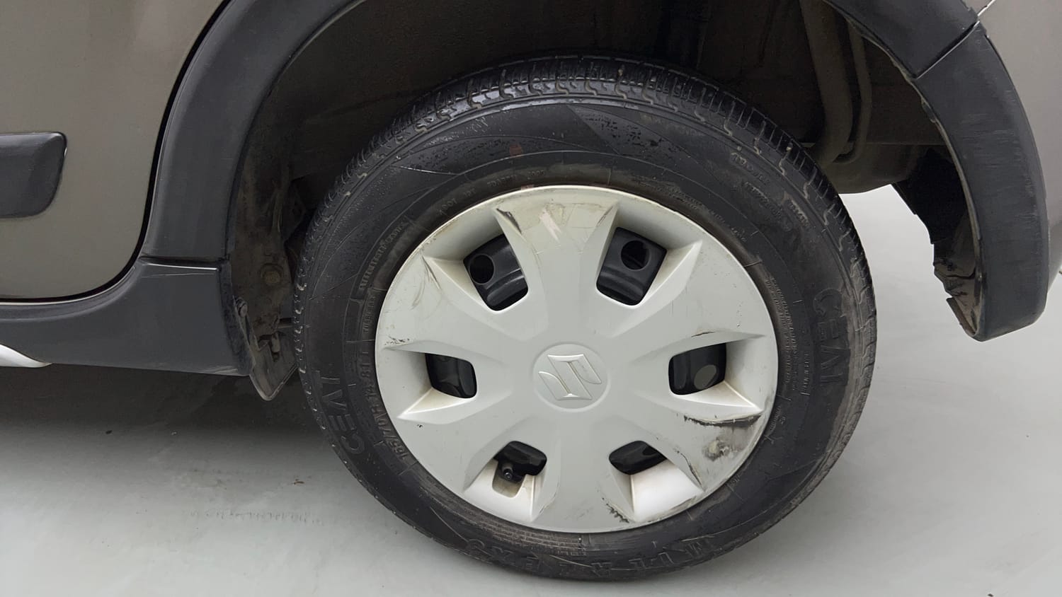 Used 2020 Maruti Suzuki Wagon R 1.0 VXi (O) 1.0 AMT Petrol Automatic tyres LEFT REAR TYRE RIM VIEW