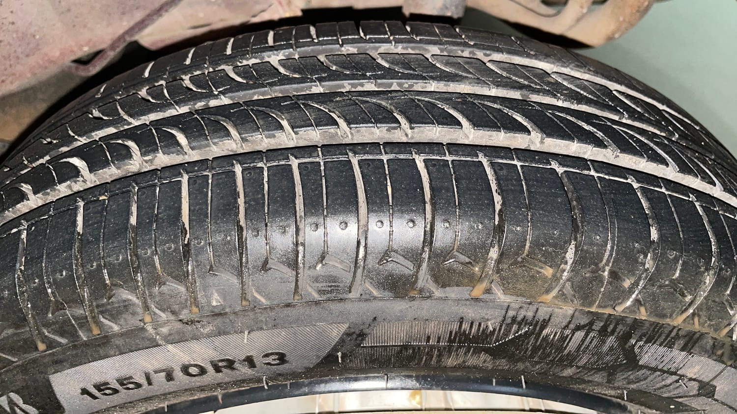 Used 2014 Datsun GO T Petrol Manual tyres LEFT REAR TYRE TREAD VIEW