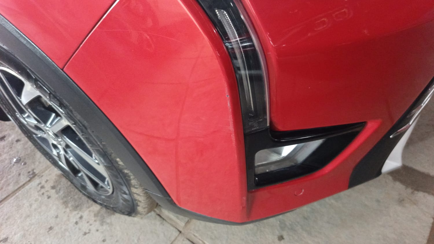 Used 2022 Mahindra XUV 300 W8 (O) 1.5 Diesel AMT Diesel Automatic dents MINOR SCRATCH