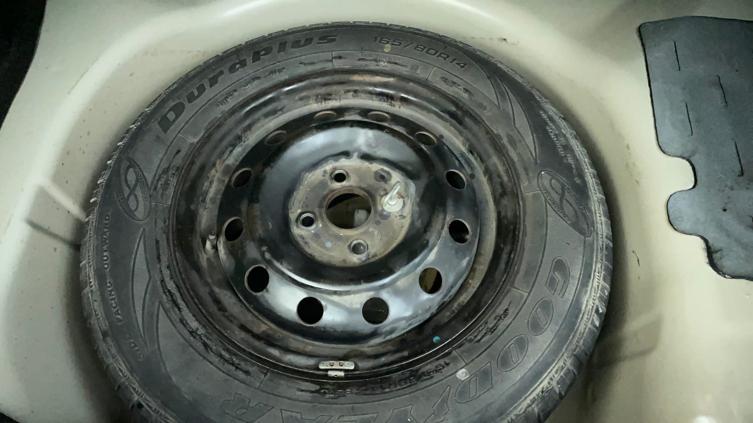 Used 2013 Maruti Suzuki Swift Dzire VXI Petrol Manual tyres SPARE TYRE VIEW