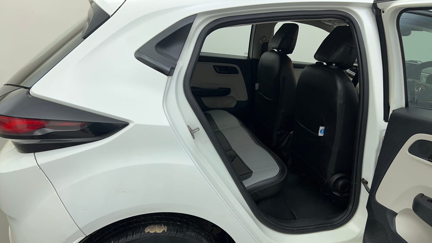 Used 2022 Tata Altroz XT Petrol Petrol Manual interior RIGHT SIDE REAR DOOR CABIN VIEW