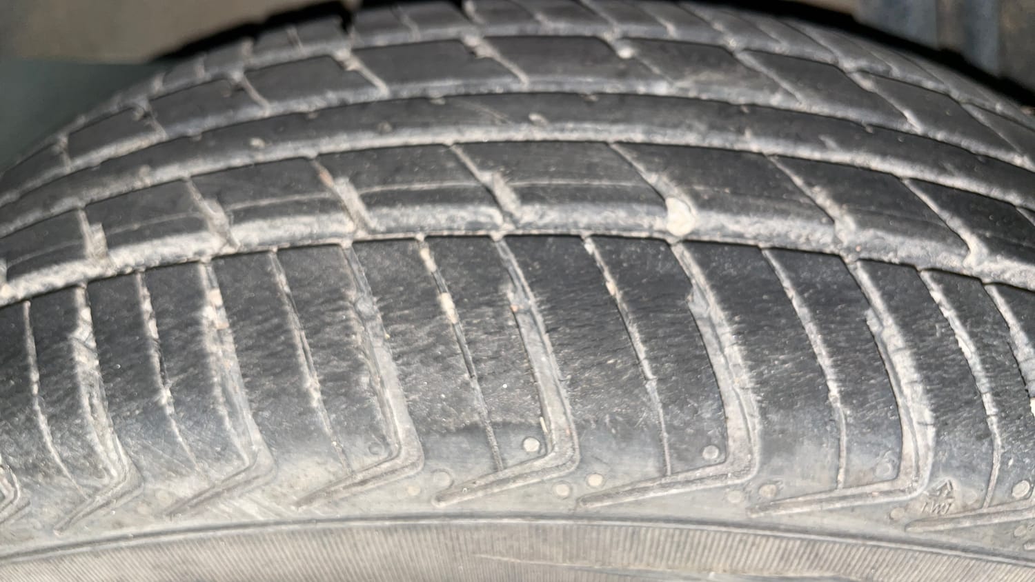 Used 2019 Renault Kwid RXT Opt Petrol Manual tyres RIGHT REAR TYRE TREAD VIEW