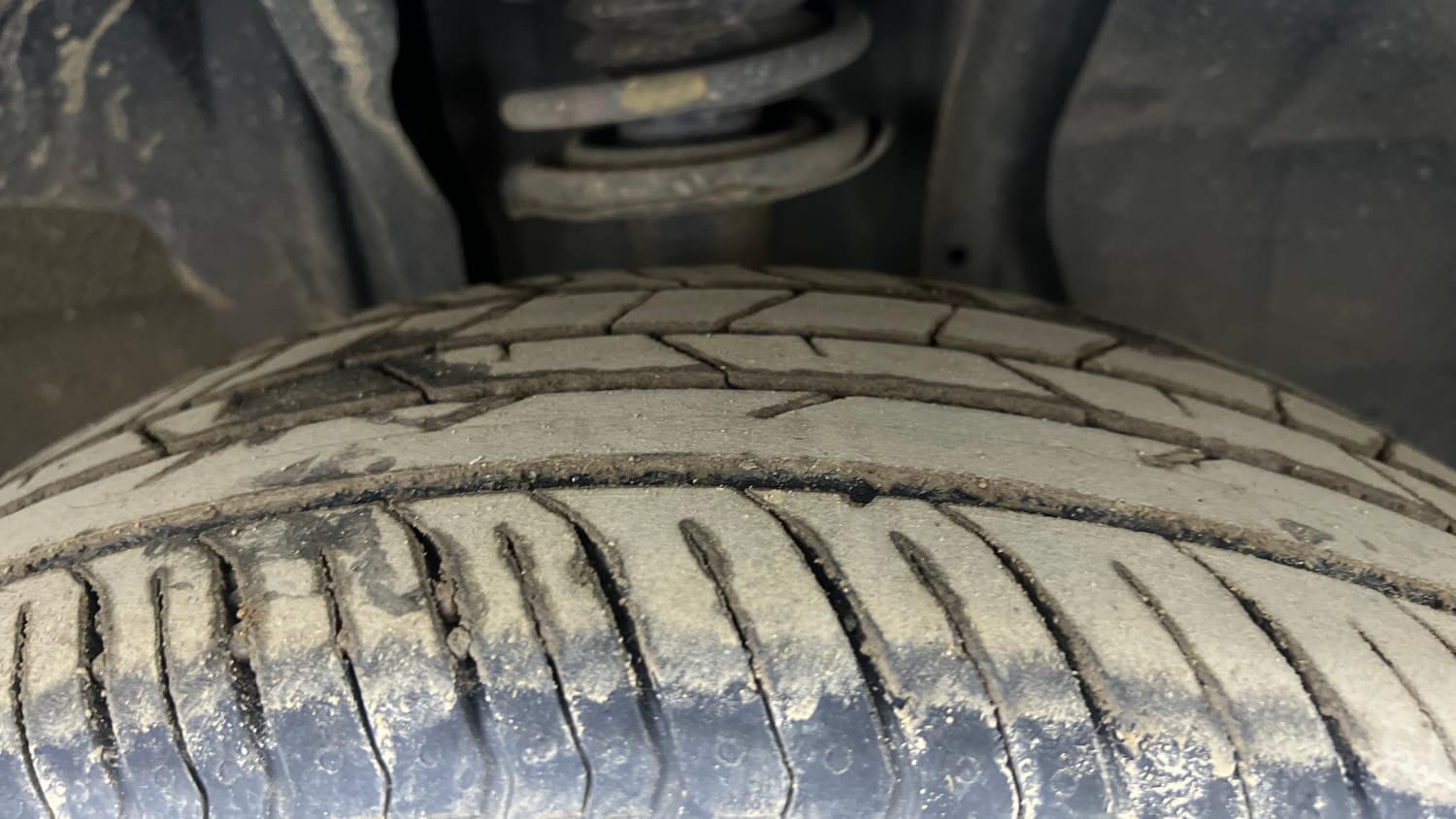 Used 2025 Nissan Magnite Tekna Plus HRAO 1.0 Turbo Petrol MT Petrol Manual tyres RIGHT FRONT TYRE TREAD VIEW