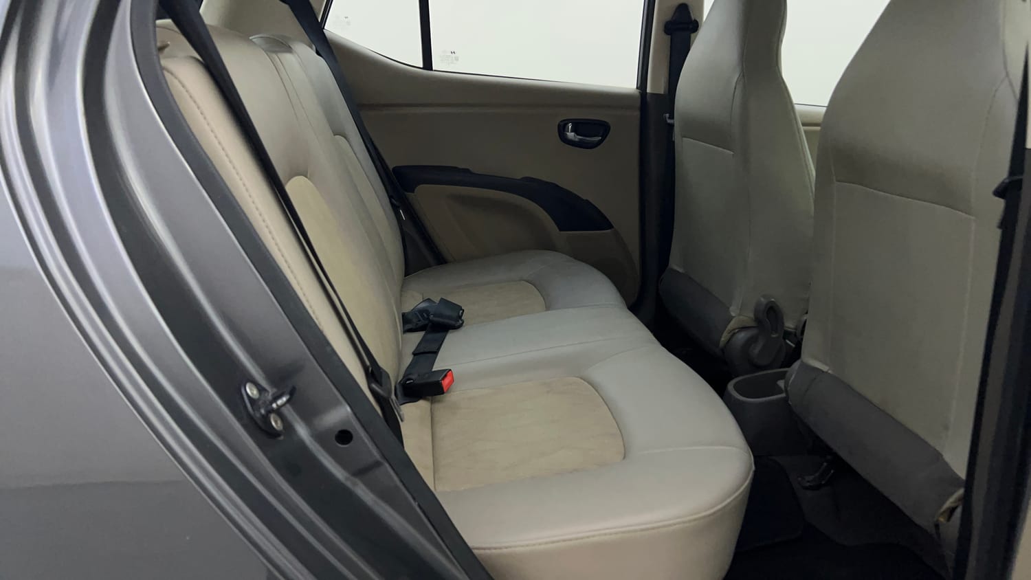 Used 2011 Hyundai i10 Magna 1.2 Kappa2 Petrol Manual interior RIGHT SIDE REAR DOOR CABIN VIEW