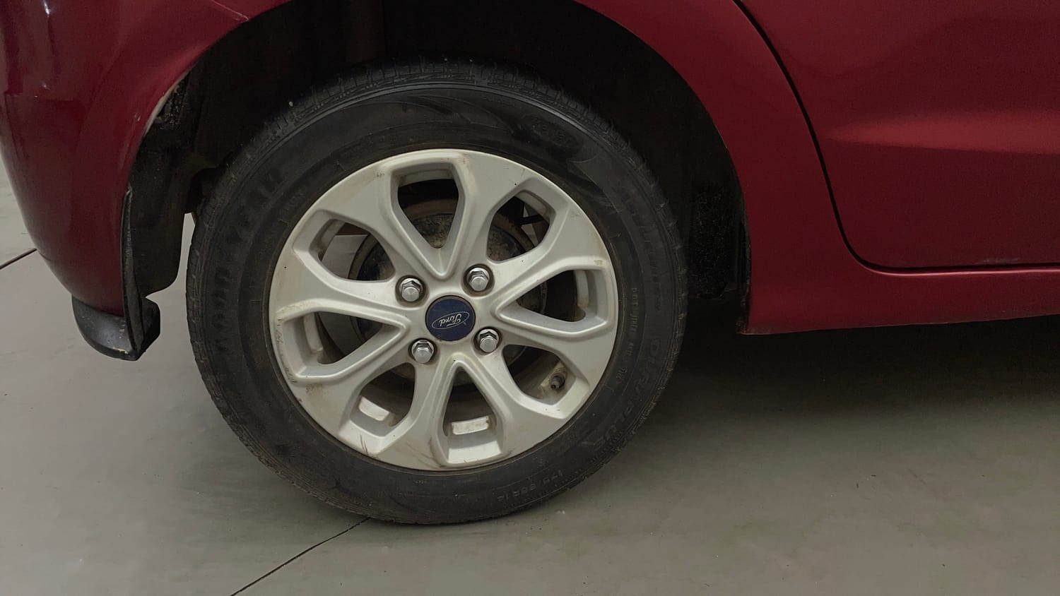 Used 2016 Ford Figo Trend 1.2 Ti-VCT Petrol Manual tyres RIGHT REAR TYRE RIM VIEW