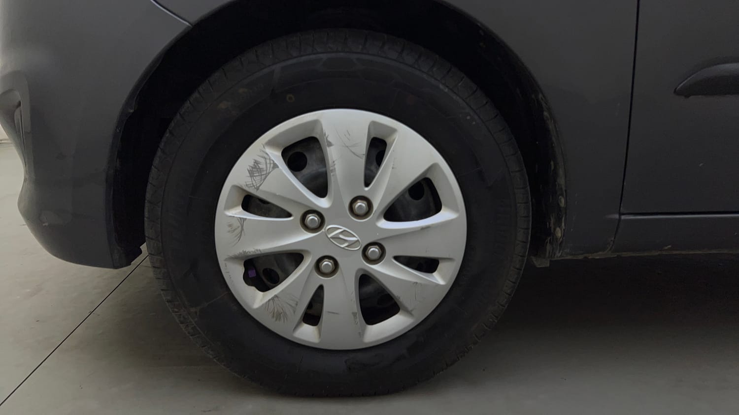 Used 2011 Hyundai i10 Magna 1.2 Kappa2 Petrol Manual tyres LEFT FRONT TYRE RIM VIEW