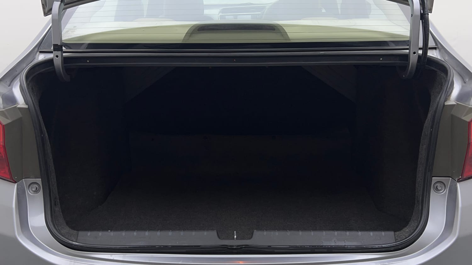 Used 2019 Honda City V CVT Petrol Petrol Automatic interior DICKY INSIDE VIEW