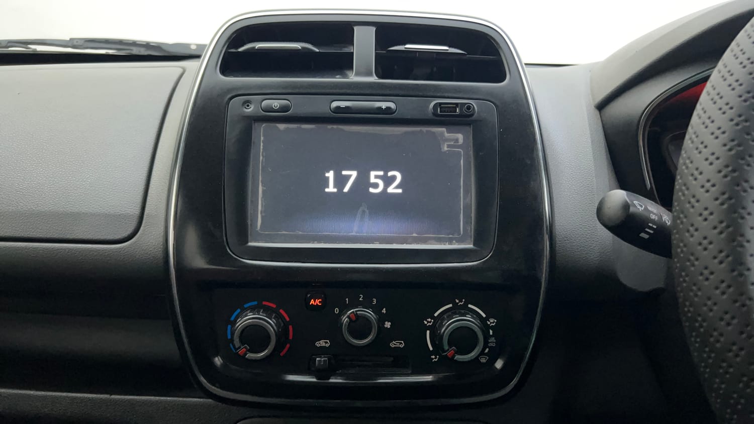Used 2018 Renault Kwid RXT (O) 1.0 SCE Edition Petrol Manual top_features Integrated (in-dash) music system