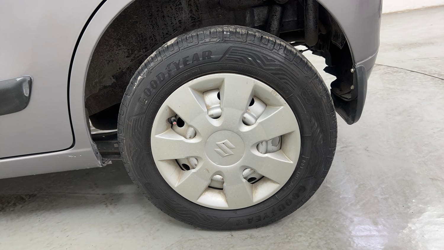 Used 2014 Maruti Suzuki Wagon R LXI CNG Cng Manual tyres LEFT REAR TYRE RIM VIEW