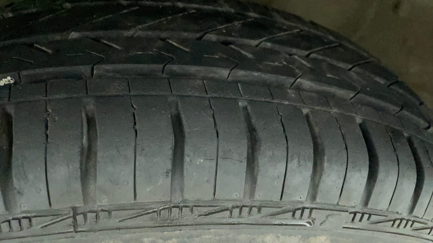 Used 2013 Maruti Suzuki Swift Dzire VXI Petrol Manual tyres LEFT FRONT TYRE TREAD VIEW