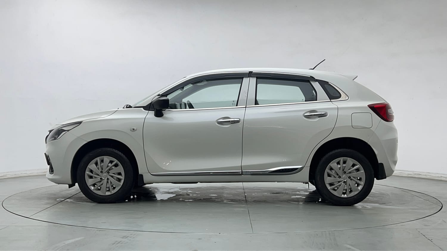 Used 2024 Maruti Suzuki Baleno Sigma MT Petrol Manual exterior LEFT SIDE VIEW
