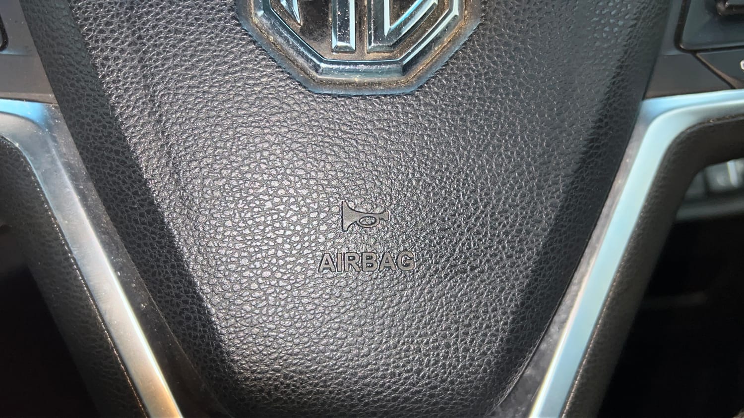 Used 2019 MG Motors Hector Sharp 1.5 DCT Petrol Petrol Automatic top_features Airbags