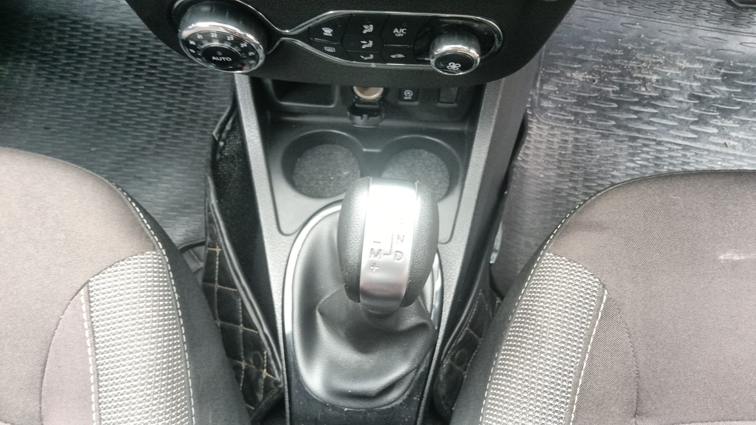 Used 2021 Renault Duster RXZ 1.3 Turbo Petrol CVT Petrol Automatic interior GEAR  KNOB VIEW