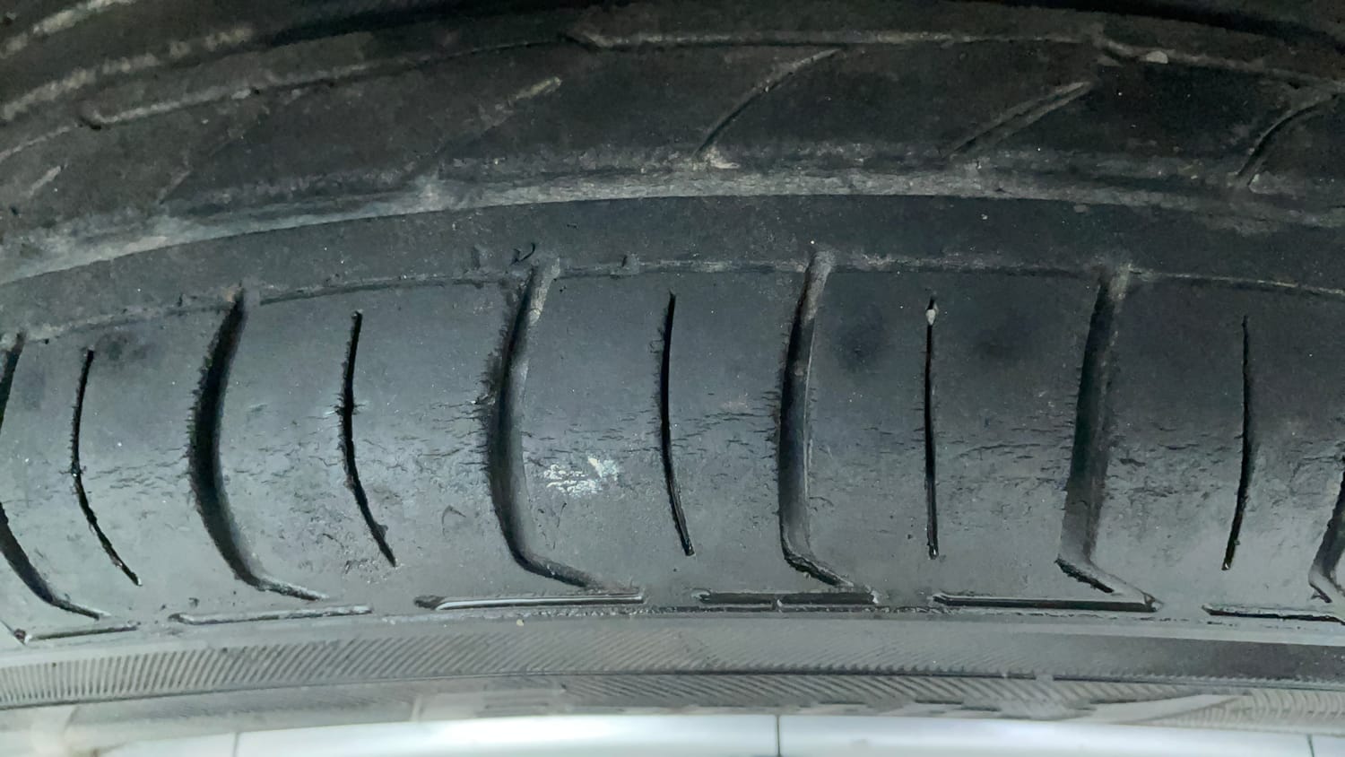 Used 2018 Maruti Suzuki Wagon R 1.0 VXI AMT Petrol Automatic tyres RIGHT REAR TYRE TREAD VIEW