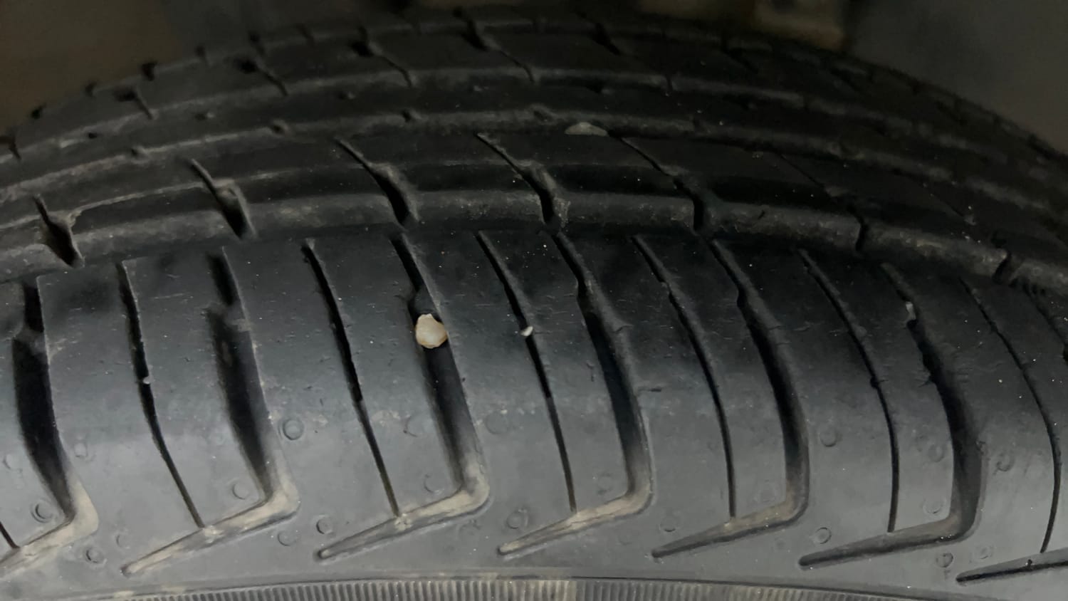 Used 2018 Renault Kwid RXT (O) 1.0 SCE Edition Petrol Manual tyres RIGHT FRONT TYRE TREAD VIEW