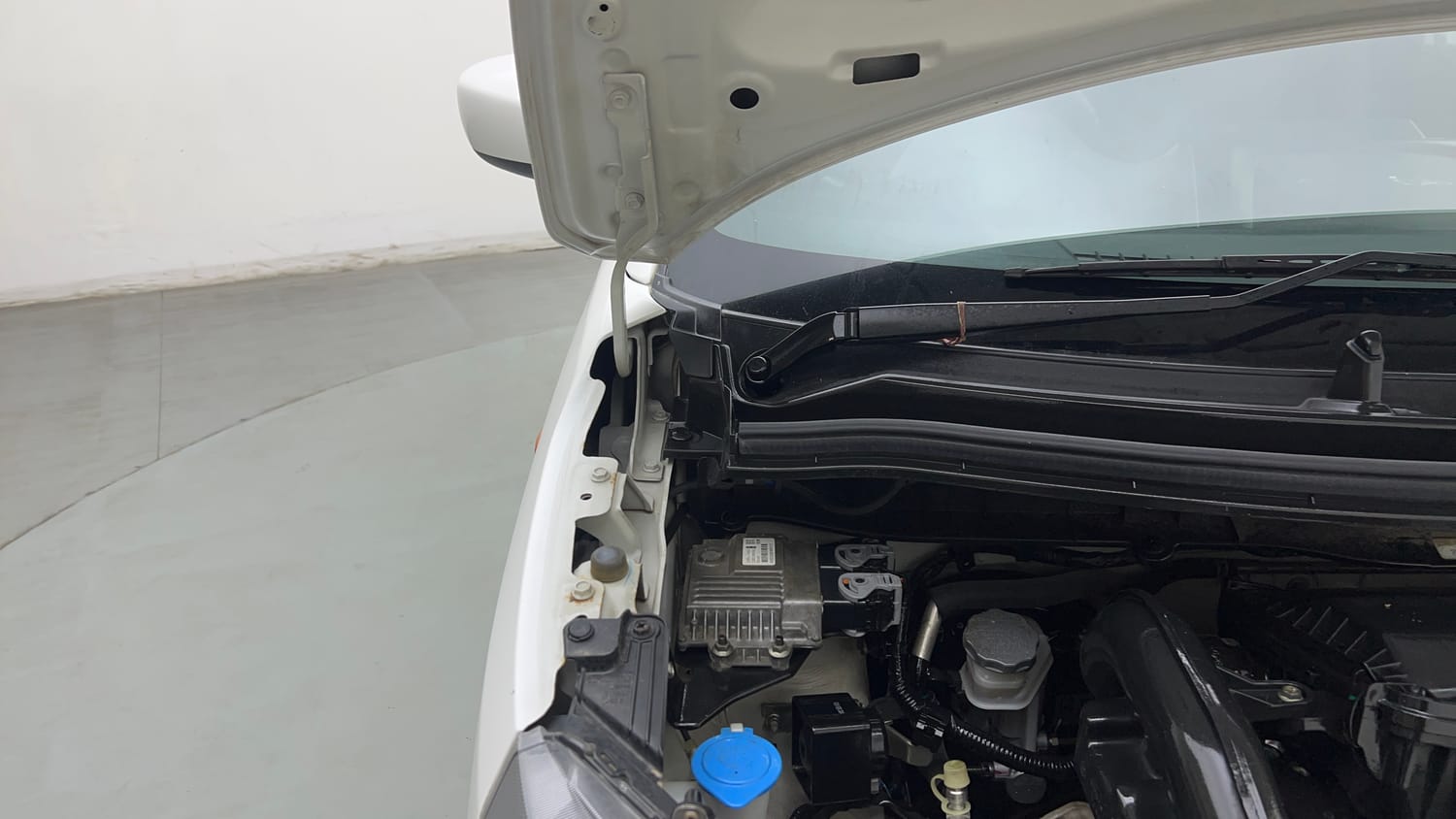 Used 2024 Maruti Suzuki Wagon R VXI 1.0 CNG Cng Manual engine ENGINE RIGHT SIDE HINGE & APRON VIEW