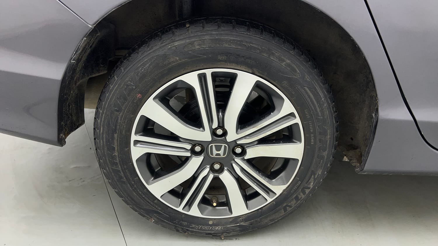 Used 2019 Honda City V Petrol Petrol Manual tyres RIGHT REAR TYRE RIM VIEW