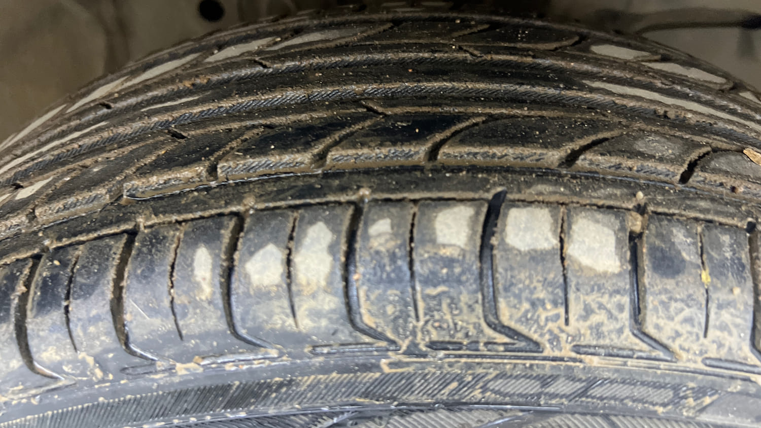 Used 2014 Honda City SV Diesel Diesel Manual tyres RIGHT FRONT TYRE TREAD VIEW