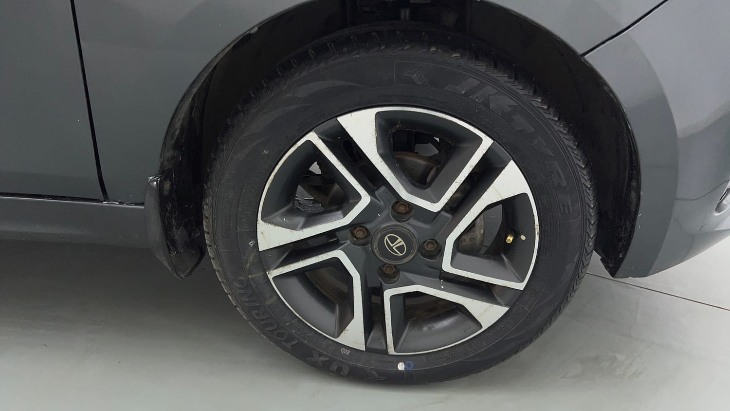 Used 2020 Tata Tiago XZ Plus Petrol Manual tyres RIGHT FRONT TYRE RIM VIEW
