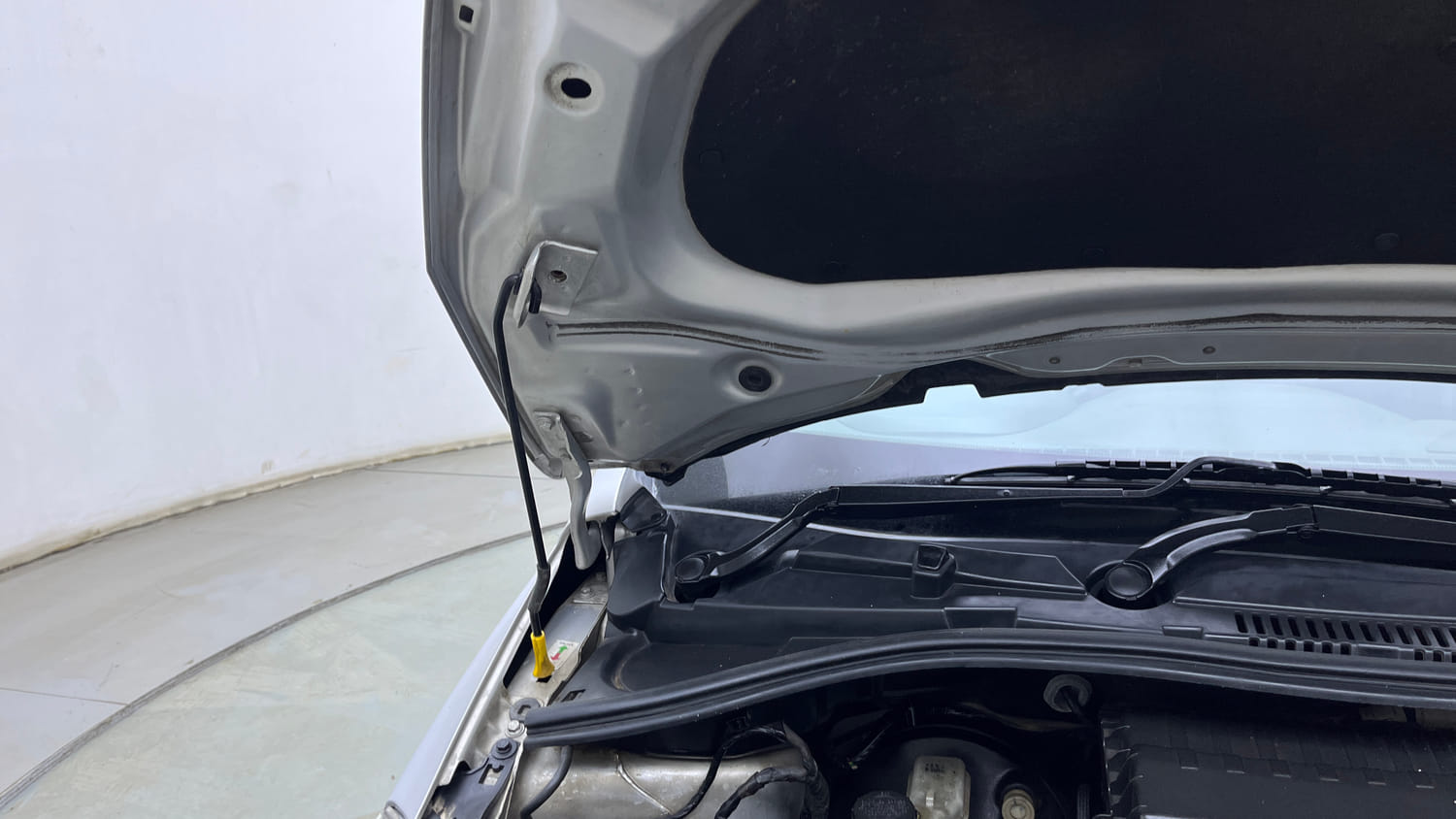 Used 2021 Tata Tigor XZ Plus Petrol Manual engine ENGINE RIGHT SIDE HINGE & APRON VIEW