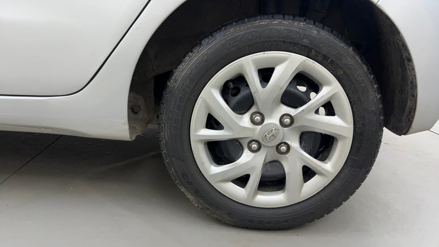 Used 2017 Hyundai Grand i10 Sportz 1.2 Kappa VTVT Petrol Manual tyres LEFT REAR TYRE RIM VIEW