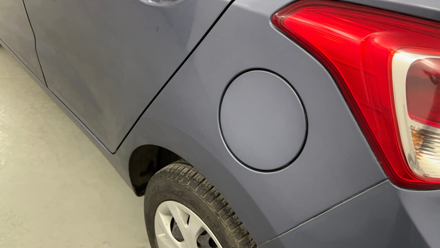Used 2016 Hyundai Grand i10 Magna AT 1.2 Kappa VTVT Petrol Automatic dents MINOR DENT